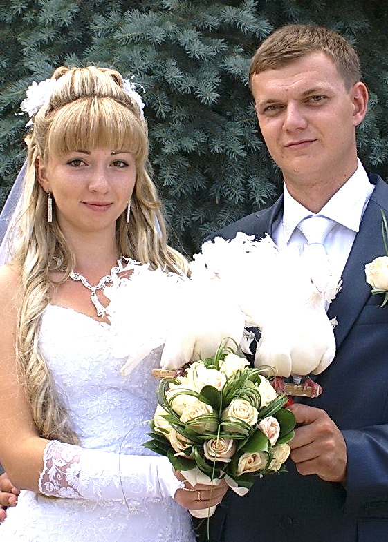 фото(свадьба, фата, свадебное платье, букет, цветы, голуби)